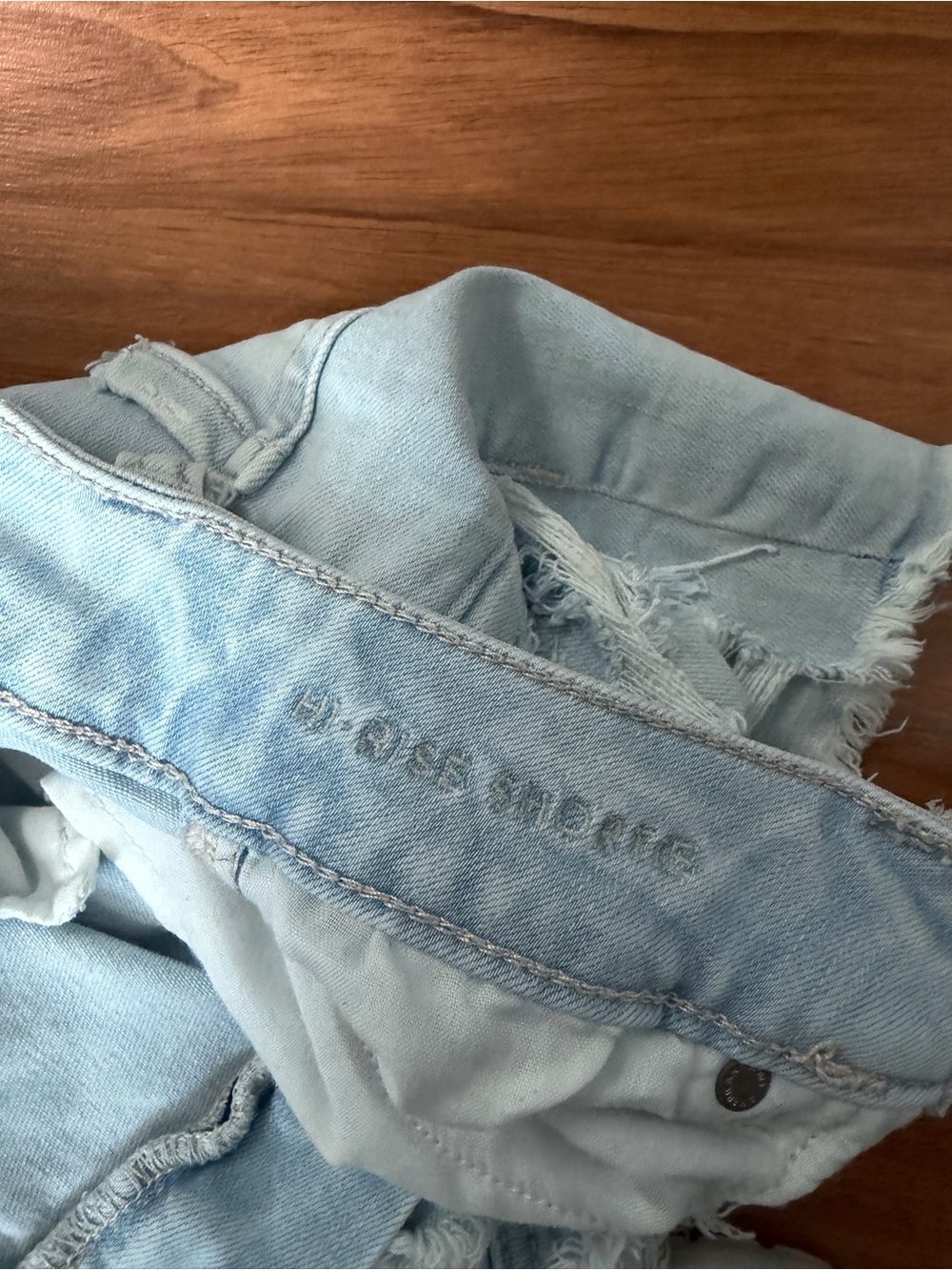 Light Wash Distressed American Eagle Women’s Denim Shorts - Picture 4 of 4
